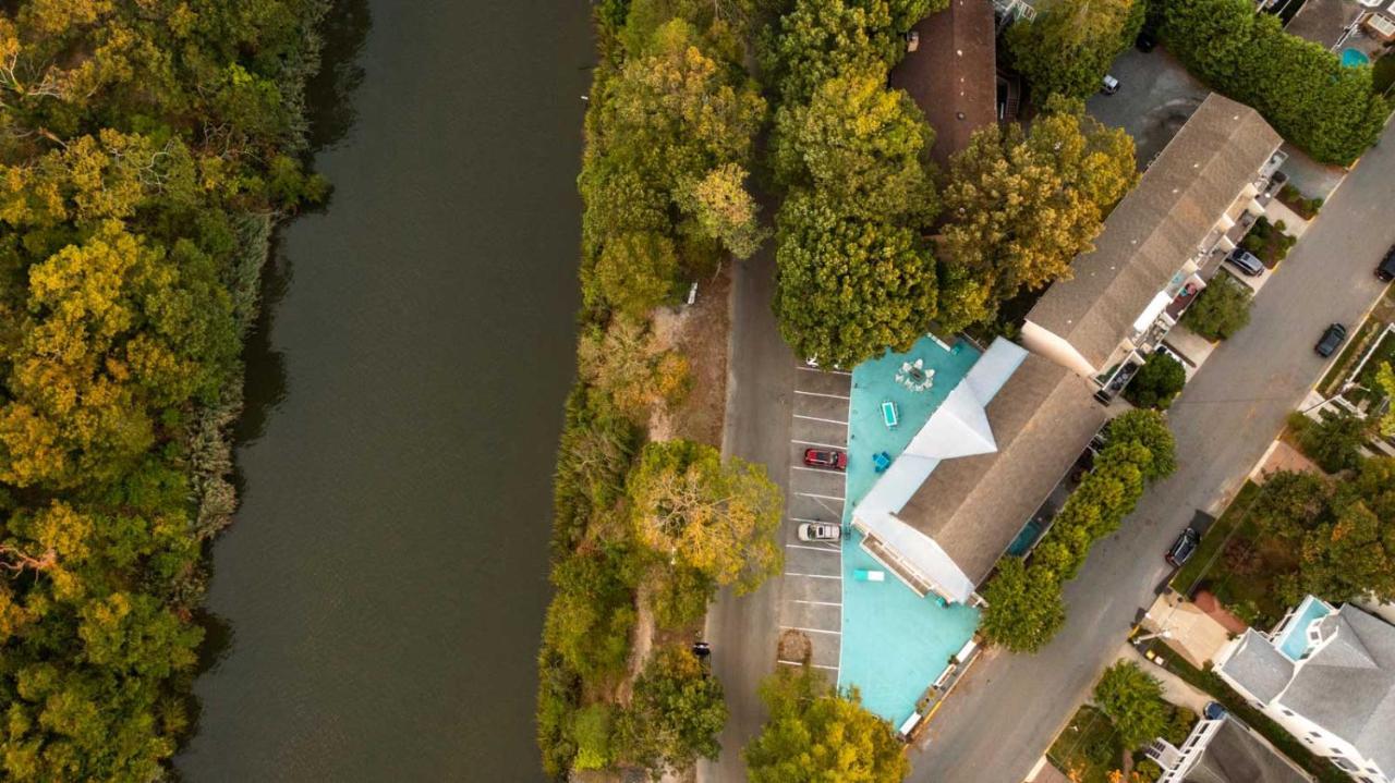 Canalside Inn شاطئ ريهوبوث المظهر الخارجي الصورة
